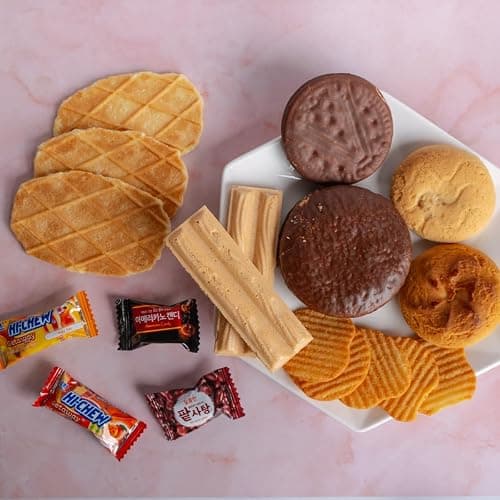 UNHA'S Korean and Japanese Snack Box Variety Pack – 50 Count Individually Wrapped Snacks, Candy, Chips, Cookies, and Treats Sampler for Kids, Students, Adults, Gift or Care Package thumbnail 5