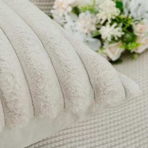 Madizz Lot de 2 Housses de Coussin en Peluche en Fausse Fourrure Housse de Coussin décorative Douce à Rayures moelleuses pour Coussin de Chambre à Coucher de canapé Blanc grisâtre 40 x 40 cm thumbnail 5