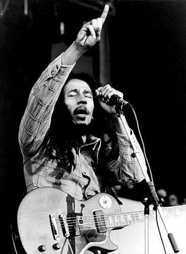 Bob Marley performing on stage Photo Print (8 x 10) - Image 1