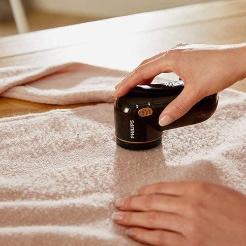 Philips Fabric Shaver – Fast Pill Removal, 8800 RPM, Large Blade Surface, 3 Mesh Hole Sizes, Safe on All Fabrics, Easy Clean Container, 2 AA Batteries, Compact Design (GC026/80) thumbnail 5