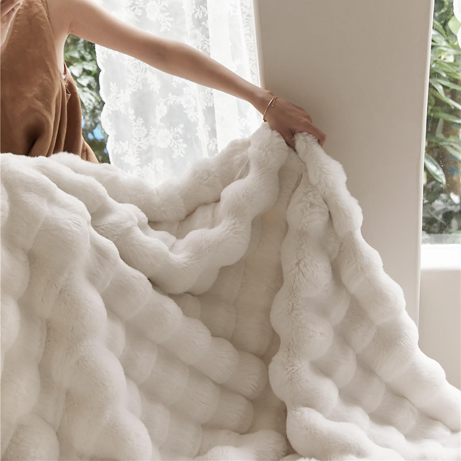 Faux Rabbit Fur Throw Blanket, Luxury Soft Warm Bubble Blanket for Bed, Couch, Sofa, White, 130 X 160 CM thumbnail 4