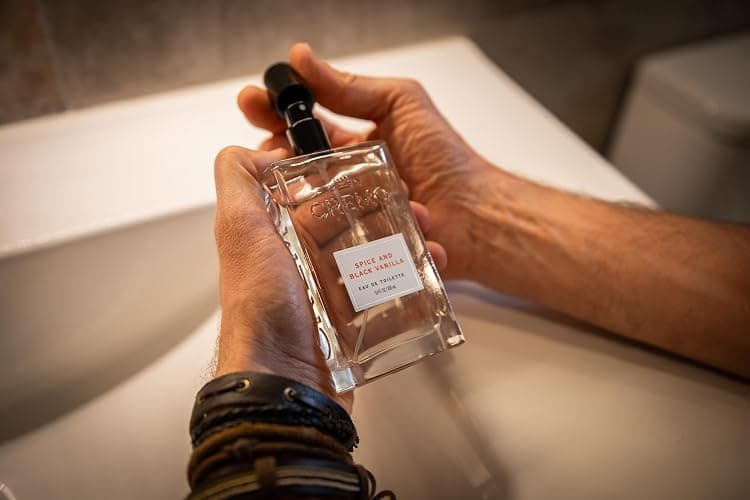 Cremo Cologne For Men - Spice & Black Vanilla Mens Cologne Spray, An Explosion of Vibrant Spices, Dark Woods and Black Vanilla, Multi-Layered Signature Men's Fragrances, 3.4 Fl Oz thumbnail 5