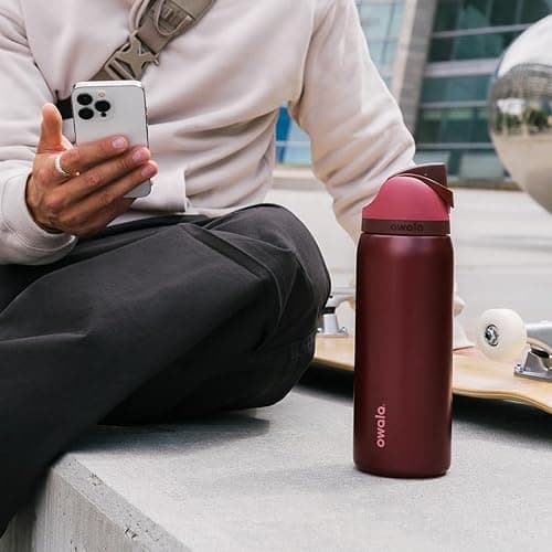 Owala FreeSip Insulated Stainless Steel Water Bottle with Straw, BPA-Free Sports Water Bottle, Great for Travel, 32 Oz, Black Cherry thumbnail 3