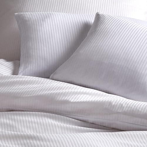 Traumschlaf Hotelbettwäsche • Kochfest & Chlorfest • Mako-Satin aus 100% Baumwolle • Weiß mit Streifen • Pflegeleicht & Atmungsaktiv • 1 Bettbezug 200 x 220 cm + 2 Kissenbezüge 40 x 80 cm thumbnail 4