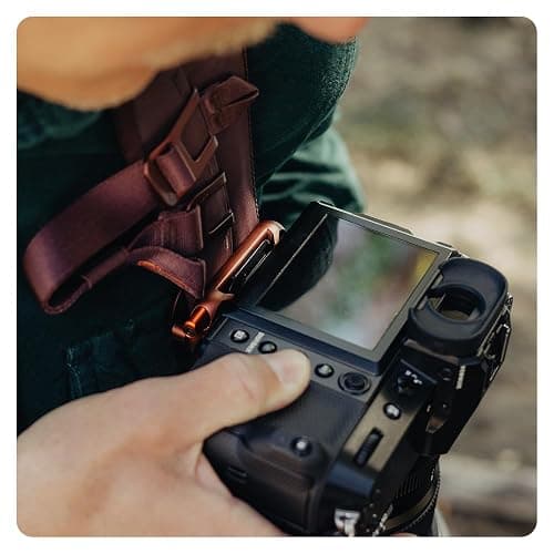 Peak Design Capture Camera Clip V3, Black with Plate, Holds DSLR, Compact and Point and Shoot Bodies, Secure, Stable and Accessible, Attaches to Straps and Belts, Quick Release, 200 lb Capacity thumbnail 8