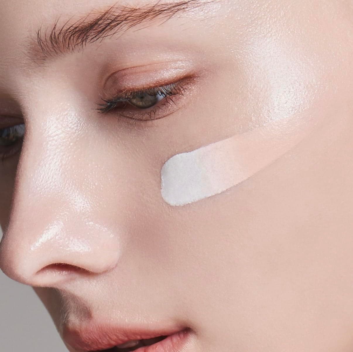 Blanc Cover Cream Stick V White - Korean Color-Changing Foundation Stick with Volufiline - Medium to Full Coverage Dewy Finish Base Makeup - Dual-Ended with Detachable Brush (202) thumbnail 6