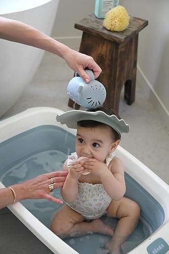 BÉABA, Enjuague Cabeza Bebé, Rociador Baño/Ducha, Juegos de Baño, 2 en 1, Enjuague Cabello y Juegos de Agua de Baño, 2 Tipos de Lluvia, Tapa Extraíble, Silicona, Guijarro thumbnail 2