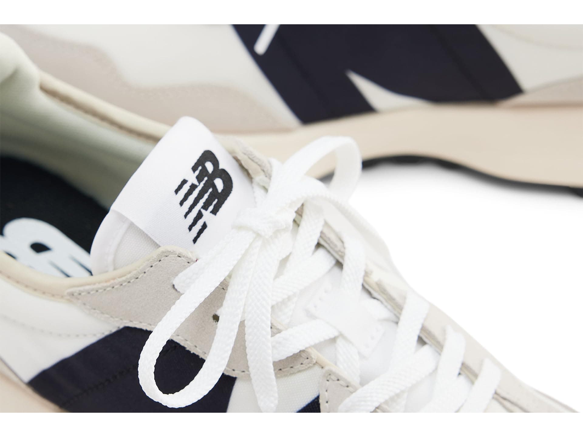 New Balance 327 - Tenis para Mujer thumbnail 7