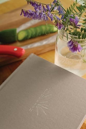Flourish: The NIV Bible for Women, Cloth over Board, Cream, Comfort Print thumbnail 4