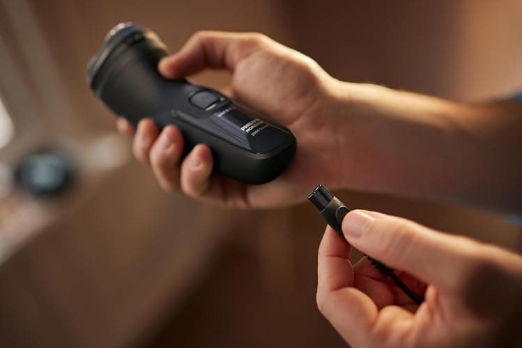 Philips Norelco Shaver 2400 Series, Wet and Dry Electric Shaver, Pop-up Trimmer, P-Cap, Deep Black, Model X3001/90 thumbnail 10