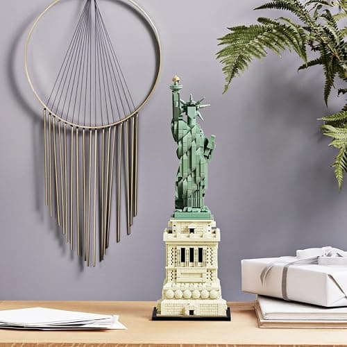 LEGO Architecture Statue of Liberty 21042 Model Building Set - Collectible New York City Souvenir, Creative Home Décor or Office Centerpiece, Great Gift Idea for Adults and Teens thumbnail 8