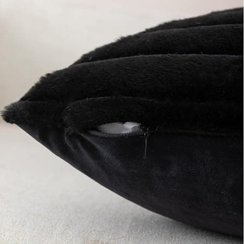 2 throw pillows thumbnail 4