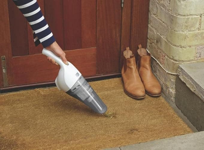 BLACK+DECKER Handheld Vacuum 2Ah, 10.8 Volts, Power White (HNV220BCZ10FF) thumbnail 8