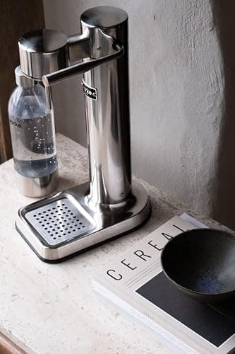 Aarke Carbonator 3, Wassersprudler aus Edelstahl im modernen Edelstahl Finish mit 2x BPA-freier 1L PET-Flasche, Sprudelwasserbereiter für Leitungswasser, kompatibel mit 60L CO2-Zylindern thumbnail 2