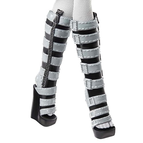 Monster High Reel Drama Doll, Clawdeen Wolf in Black and White, Collectible Reproduction with Doll-Size and Life-Size Posters, Horror Flick Theme thumbnail 4