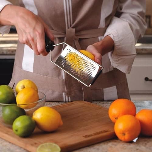Microplane Gourmet Series Hard Cheese Grater (Fine, Black) thumbnail 4