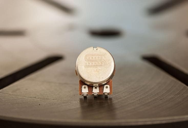 Seymour Duncan 250k Smooth-Turning Audio Taper Potentiometers - High-Quality Construction, Volume Pot or Tone Control - 250k - To be welded thumbnail 2