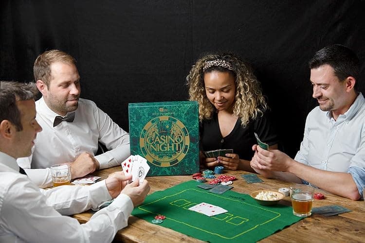 Jeu Soirée | Organisez votre propre soirée jeux | Poker, Blackjack, Roulette | Pour adultes, après les dîners, casino party, Noël, cadeau thumbnail 4