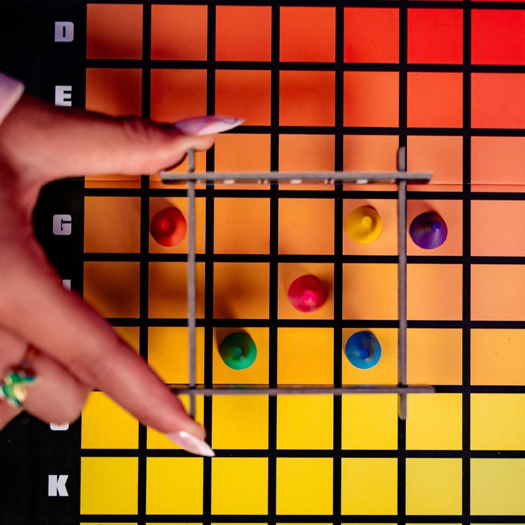 Hues and Cues A Guessing Game of Colours and Clues Board Game thumbnail 10