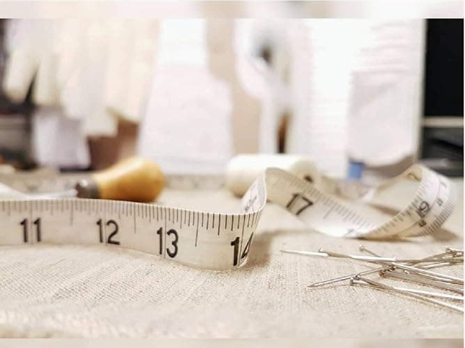 GDMINLO Soft Tape Measure Double Scale Body Sewing Flexible Tailor Craft Vinyl Ruler for Weight Loss Medical Body Measurement, Has Centimetre Scale on Reverse Side 60-inch（White） thumbnail 5