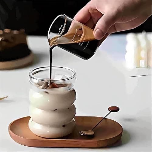 ALINK Gerippte Trinkgläser mit Glasstrohhalmen 4er Set, 350ml Eiskaffeegläser, Wave Gläser Tumbler, Wassergläser,Longdrinkgläser,Trinkgläser, für Cocktail,Wasser, Soda, Geschenk mit Pinsel thumbnail 2