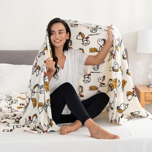 Berkshire Blanket Peanuts® VelvetLoft® Cute Character Snoopy Plush Blanket,The Flying Ace,Full/Queen 90 in x 90 in (Official Peanuts® Product) thumbnail 2