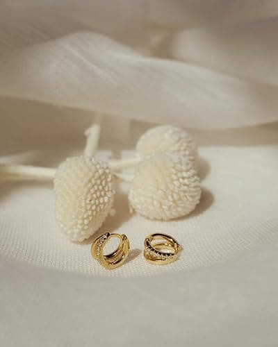 MUMREUES Gold Hoop Earrings for Women,14K Gold Plated Huggie Hoop Earrings for Gift thumbnail 4
