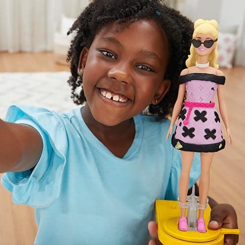Play-Doh Barbie Designer Fashion Show Set, Make Doll Clothes with 21 Fashion Accessories & Modeling Compound, Kids Arts & Crafts for Girls & Boys 5+ thumbnail 2