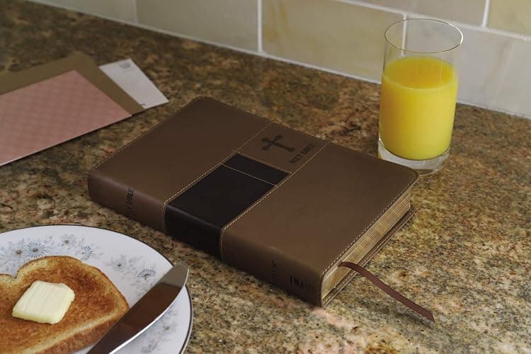 NIV, Premium Gift Bible, Leathersoft, Brown, Red Letter, Comfort Print: The Perfect Bible for Any Gift-Giving Occasion thumbnail 2