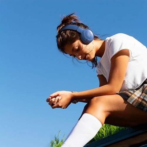 JBL Tune 520BT - Wireless On-Ear Headphones, Up to 57H Battery Life and Speed Charge, Lightweight, Comfortable and Foldable Design, Hands-Free Calls with Voice Aware (Blue) thumbnail 2