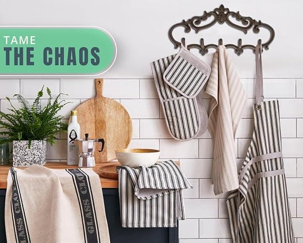 Comfify Brown Cast Iron Wall Hanger – 5 Hooks – Fleur-de-Lis – 12.6" x 5.9" | Fleur-de-lis rustic brown finish; 5 hooks for coats, robes, towels and keys; screws and anchors included; 12.6"L x 5.9"H thumbnail 2