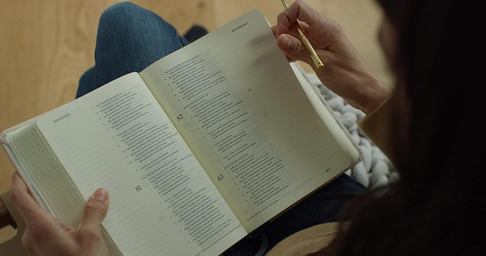 ESV Single Column Journaling Bible, Artist Series, Red Letter (Cloth over Board, Lulie Wallace, In Bloom): Holy Bible, English Standard Version thumbnail 5