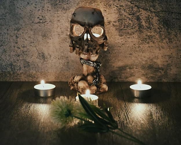 DS. DISTINCTIVE STYLE Skull Candle Holder 6.3 Inch Tea Light Holder Small Gothic Home Decor Halloween Decorations thumbnail 7
