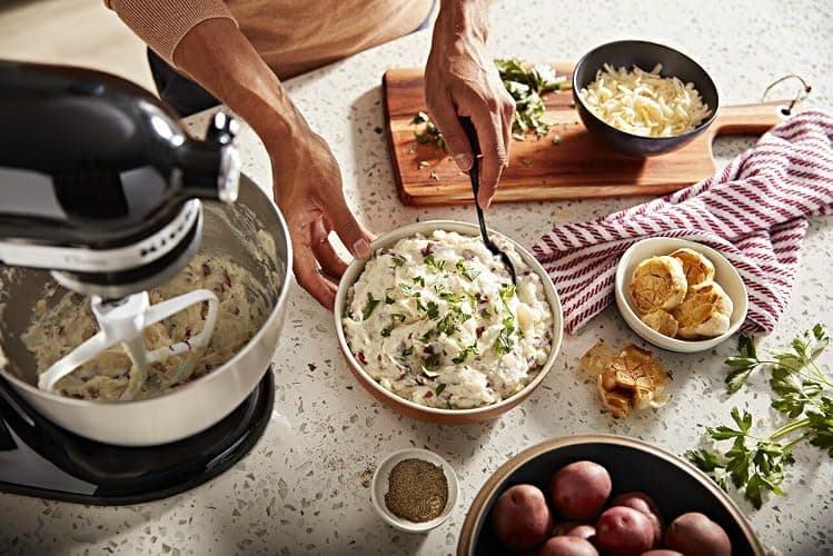 KitchenAid Classic Series 4.5 Quart Tilt-Head Stand Mixer K45SS, Onyx Black thumbnail 6