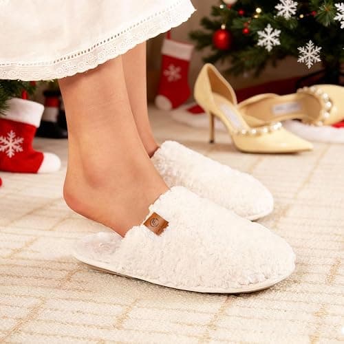 Slippers (Size 7/8) thumbnail 2