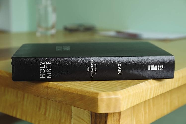 NIV, Gift and Award Bible, Leather-Look, Black, Red Letter, Comfort Print thumbnail 7