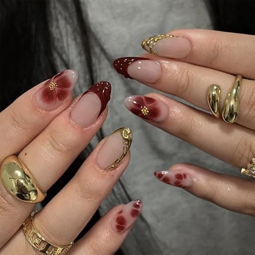 LunarCharm 24 Stück rote French-Tip-Aufdrücknägel, kurze mandelförmige Kunstnägel mit 3D-Goldstreifen-Perlendesign, Blumen-Kunstnägel, Acryl-Nagelspitzen zum Aufkleben - Image 1