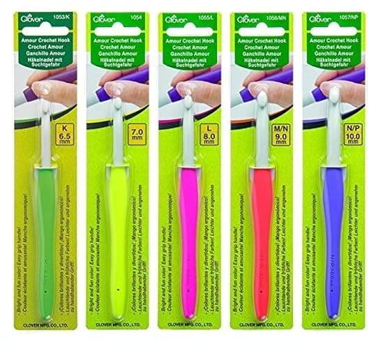 Clover Amour Crochet Hooks - Set of 5 - for Working with Thick Yarns - Image 1