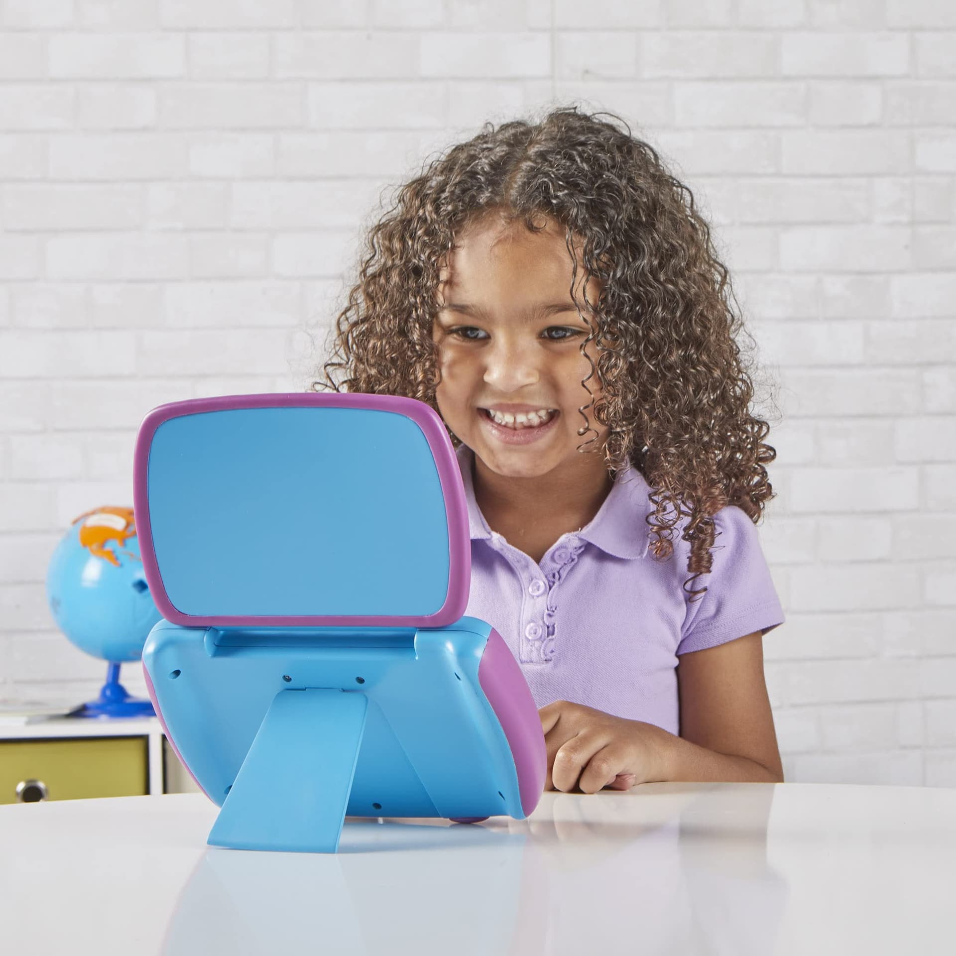 hand2mind Mirror My Sounds Phoneme Set, Phonics Flash Cards, Speech Therapy Tools, ESL Teaching Materials, Kindergarten Learning Activities, Ages 3-8, Includes 1 Mirror and Booklet in a Plastic Case thumbnail 4