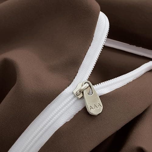 Covebett Housse de Couette 240x260 cm Marron Chocolat Couette Unie Parure de lit Adulte 2 Personnes Marron Foncé en Microfibre Linge de lit avec Fermeture Éclair et 2 Taie d'oreiller 65x65cm thumbnail 7