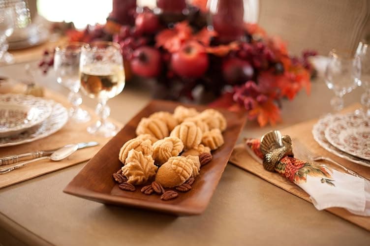 NordicWare 87048 Autumn Cakelet Pan Baking Tin Aluminium Brown thumbnail 2