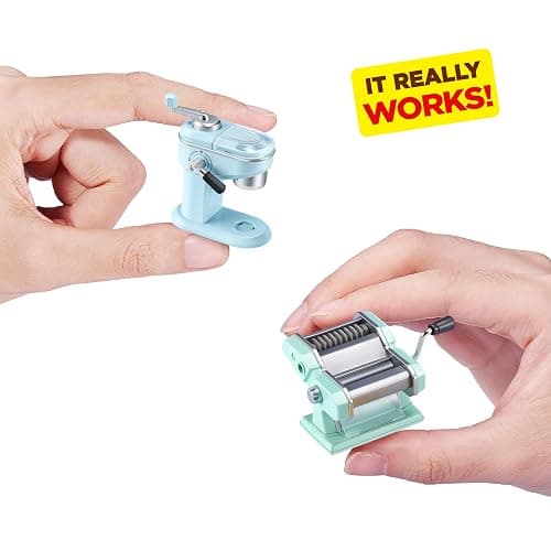 Mini Brands Really Works Magic Cook Kitchen Kapsel Serie 1 (Eismaschine) von ZURU, Kapseln mit funktionsfähigen Miniatur-Küchengeräten, nicht essbare Sammelfigur für Kinder ab 3 Jahren thumbnail 9