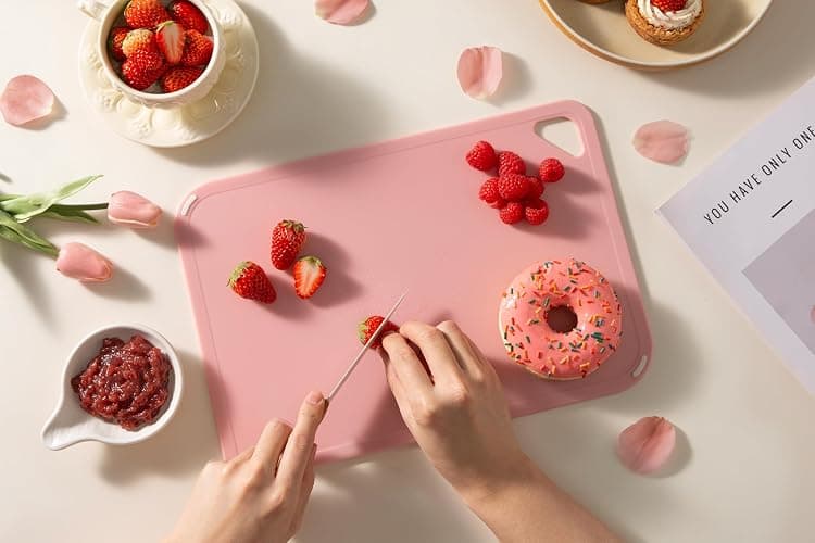 THETCHRY Plastic Cutting Board Set, Pink Cutting Board with Non-slip, Cutting Board for Kitchen Set of 3, Dishwasher Safe, BPA Free, Reversible, with Grip Handle, Pink thumbnail 2