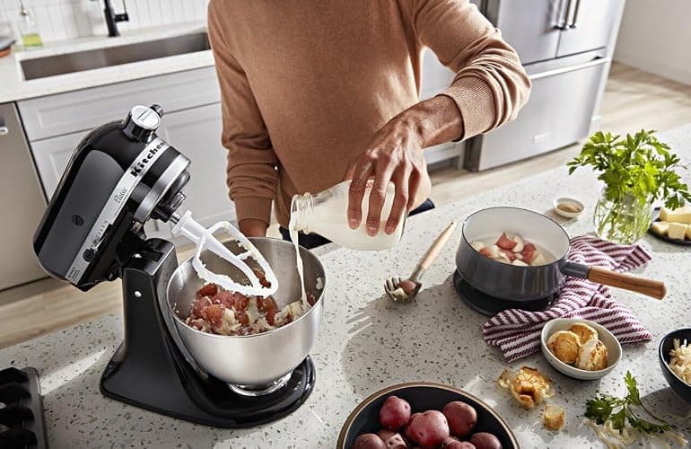 KitchenAid Classic Series 4.5 Quart Tilt-Head Stand Mixer K45SS, Onyx Black thumbnail 5