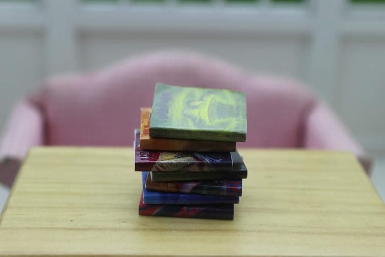 SXFSE Dollhouse Decoration Accessories, 1:12 Dollhouse Miniature Scene Model Novel Books for Bedroom Book Room Play Toy 7 Pcs (Multicolored, 20 x 24 mm) thumbnail 5