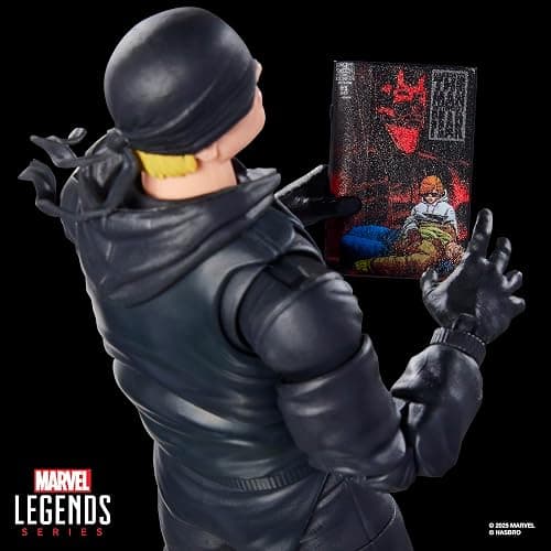 Marvel Legends Series Daredevil, The Man Without Fear Comics-Inspired Collectible 6-Inch Scale Action Figure with Character-Sized Comic Accessory thumbnail 3