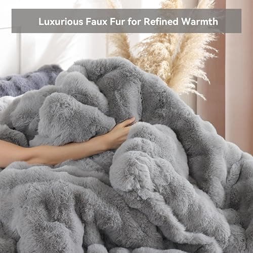 YIKUSH Light Gray Comforter Set Full – Ultra Soft & Warm Faux Fur Comforter for Winter, Elegant Fluffy Cream Comforter with Pillowcases, Cozy Gray Full Bedding Set thumbnail 6