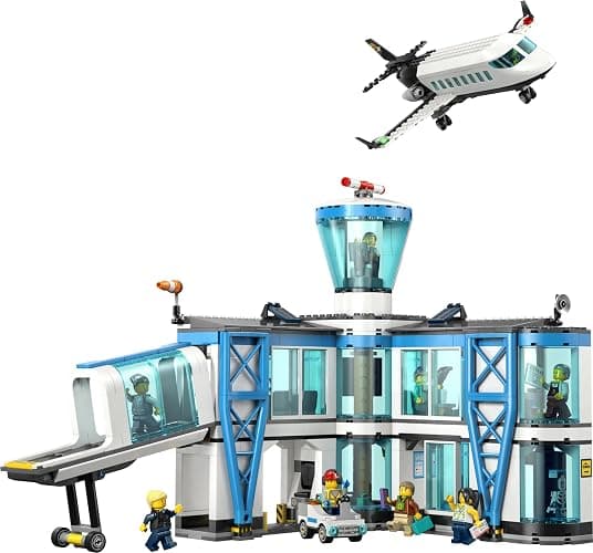 LEGO City Flughafen mit Flugzeug - Spielzeug Miniatur Modellbau mit Terminal, Flugzeug, Schlepperfahrzeug, Fluggastbrücke, 9 Minifiguren & Zubehör - Geburtstagsgeschenk für Jungen ab 8 Jahren - 60502 thumbnail 10