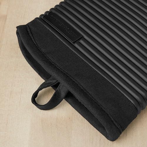KitchenAid Ribbed Soft Silicone Oven Mitt Set, 7"x13", Onyx Black 2 Count - Onyx Black - 7.5"x13" thumbnail 2