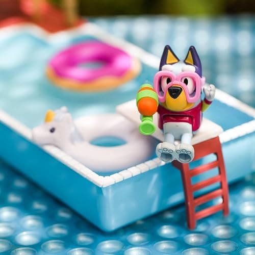 Bluey Pool Playset and Figure, 2.5-3 inch Articulated Figure and Accessories thumbnail 7